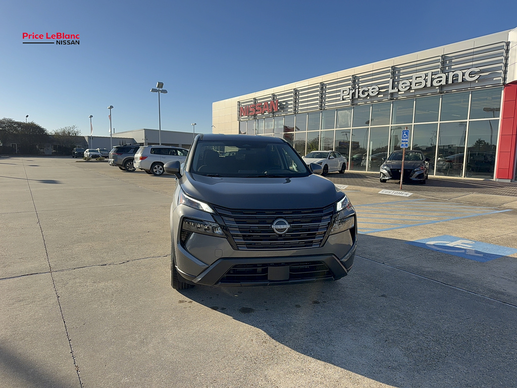 2026 Nissan Rogue photo 2 of 21