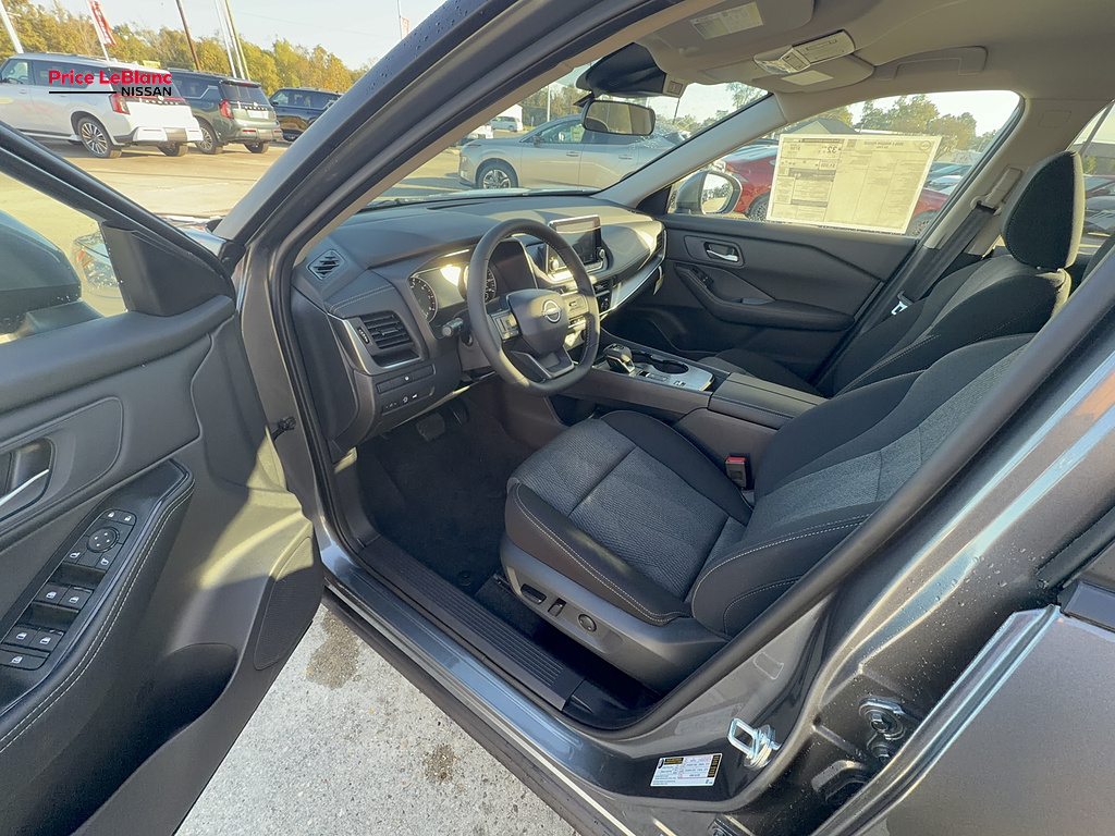 2026 Nissan Rogue photo 16 of 21