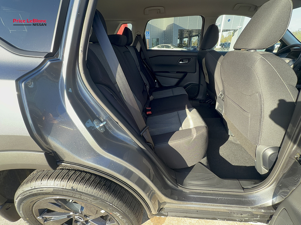 2026 Nissan Rogue photo 11 of 21