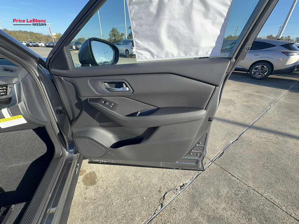 2026 Nissan Rogue photo 10 of 21