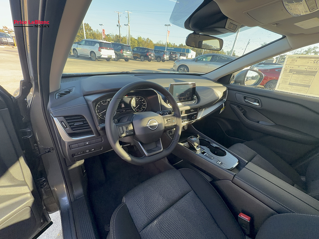 2026 Nissan Rogue photo 17 of 21