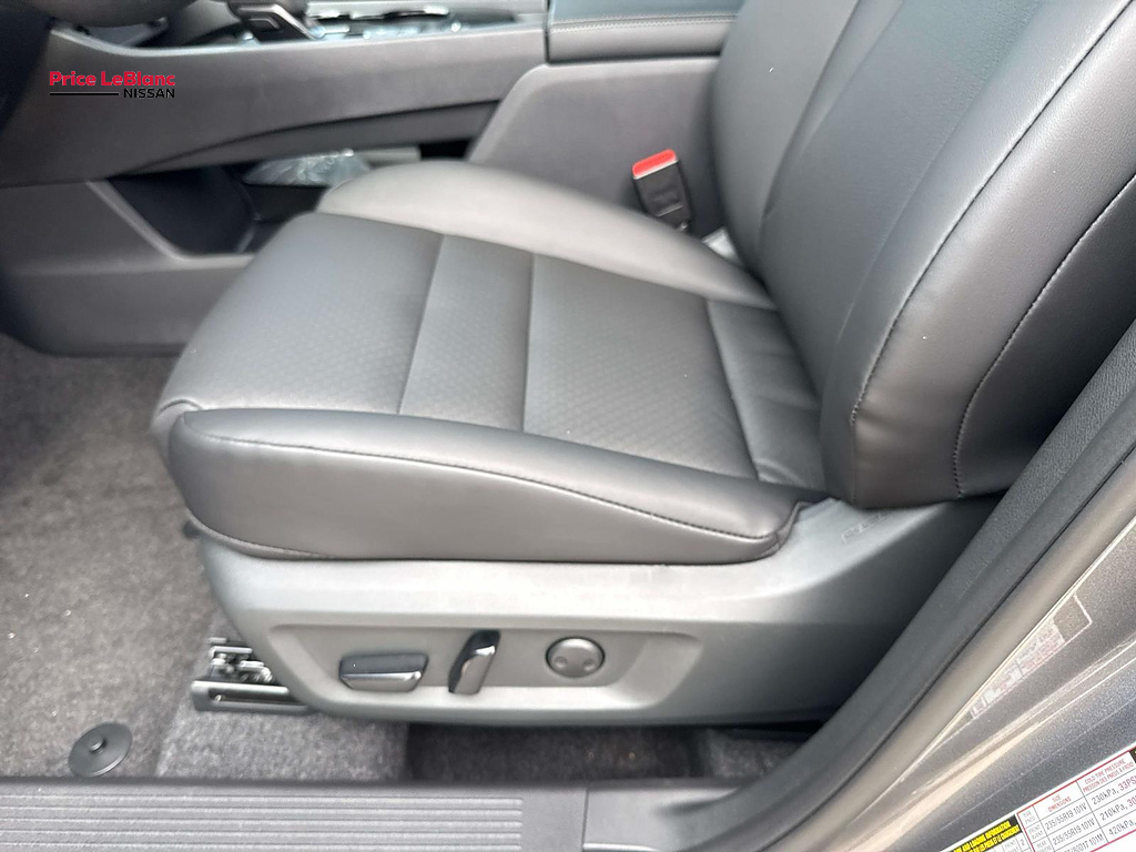 2026 Nissan Rogue photo 9 of 19