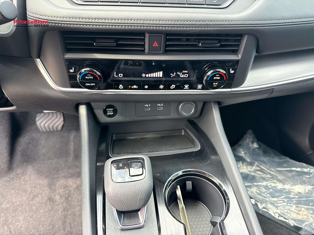 2026 Nissan Rogue photo 17 of 19