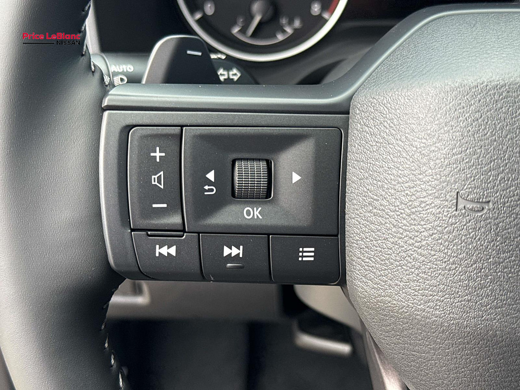2026 Nissan Rogue photo 14 of 19