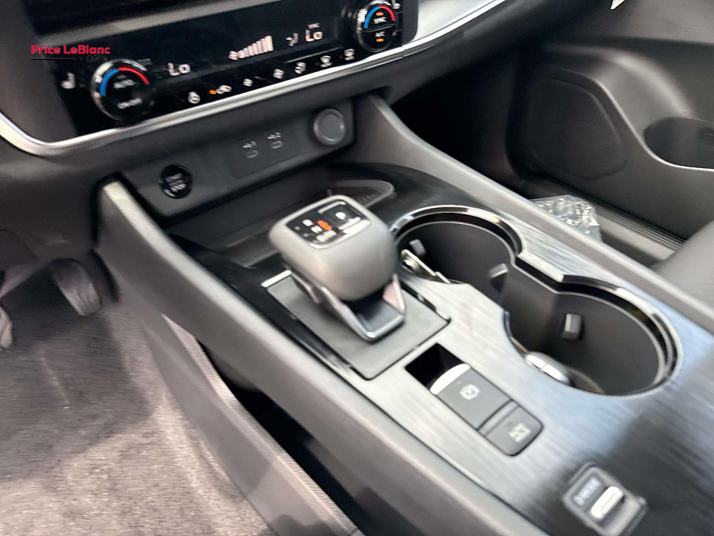 2026 Nissan Rogue photo 18 of 19