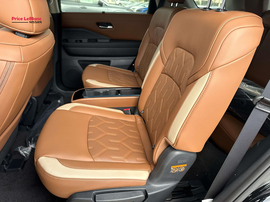2026 Nissan Pathfinder Platinum Super Black at Price LeBlanc Nissan