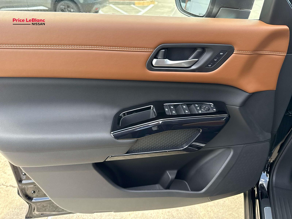 2026 Nissan Pathfinder Platinum Super Black at Price LeBlanc Nissan