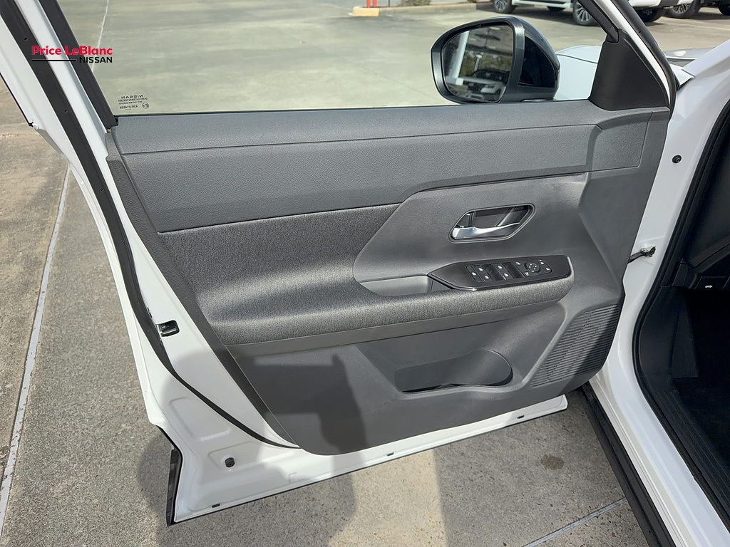 2027 Nissan Kicks photo 18 of 24