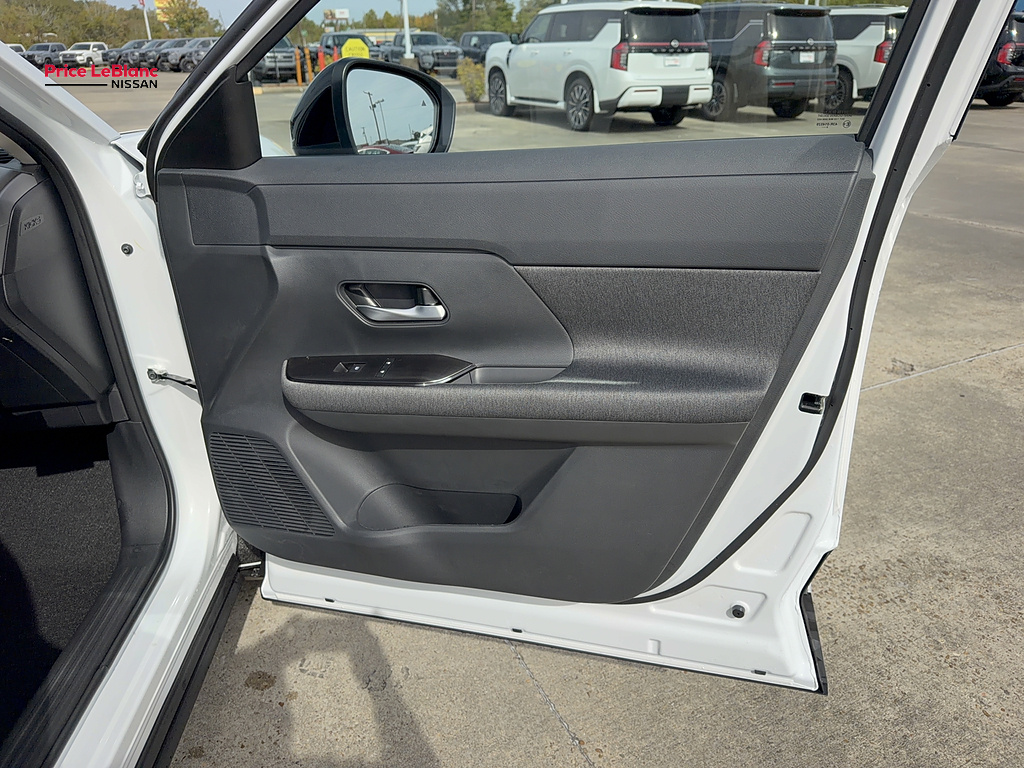 2027 Nissan Kicks photo 13 of 24