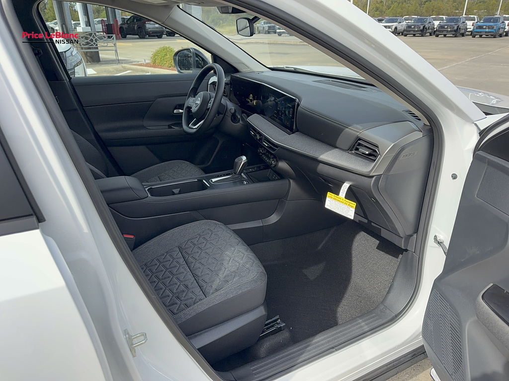 2027 Nissan Kicks photo 11 of 24