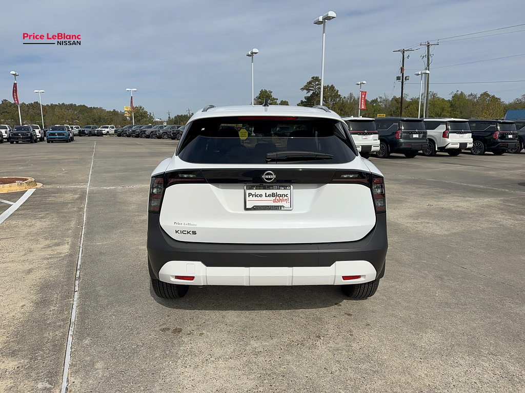 2027 Nissan Kicks photo 7 of 24