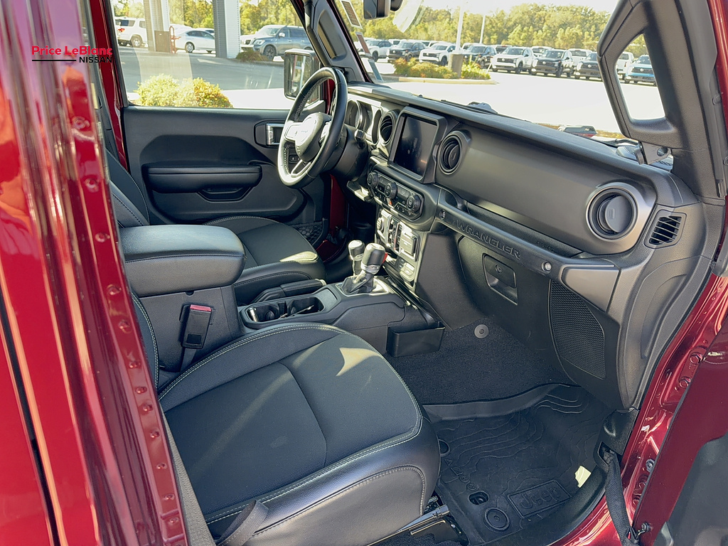 2021 JEEP WRANGLER photo 13 of 36