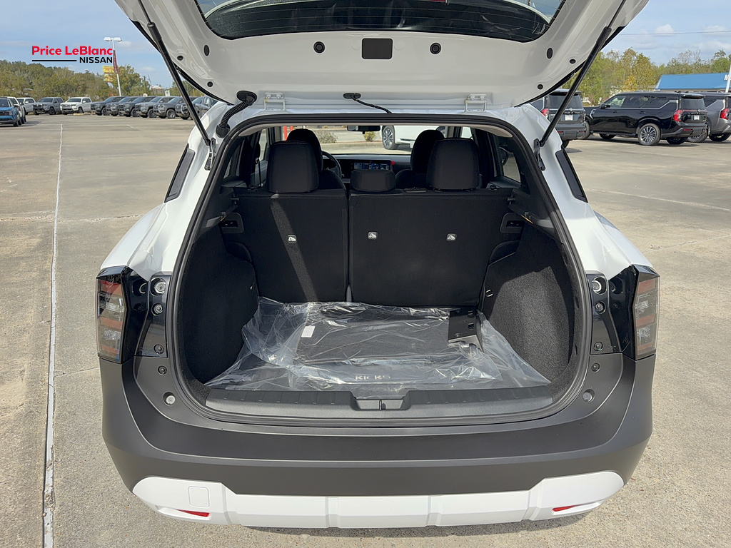2027 Nissan Kicks photo 17 of 26