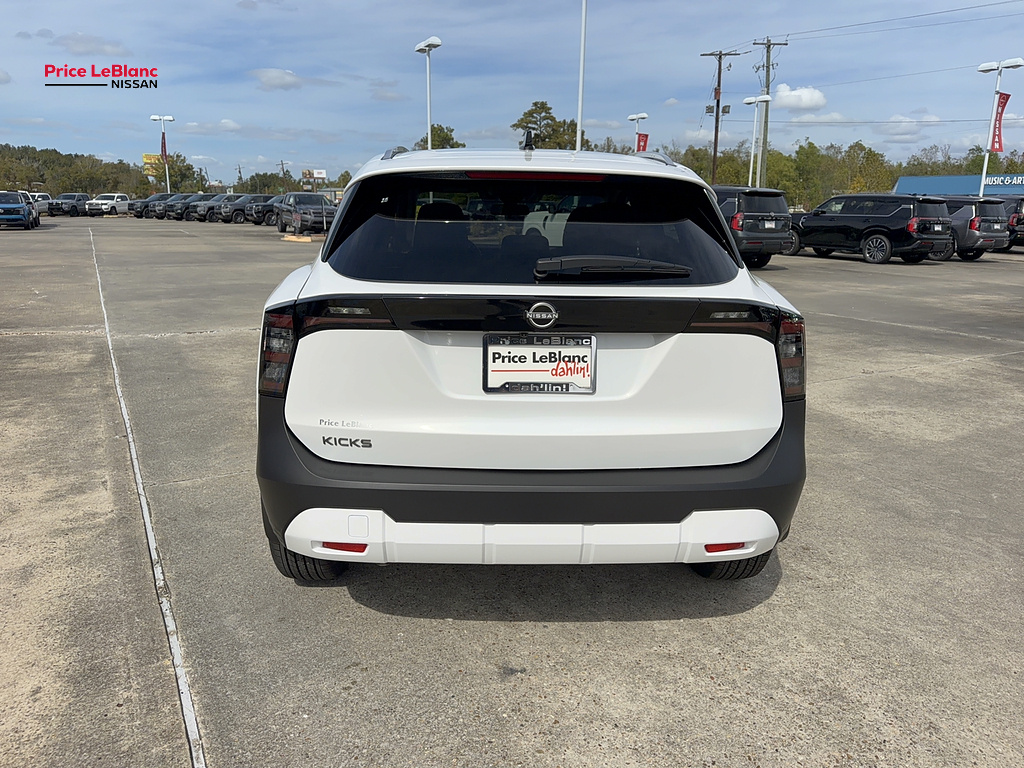 2027 Nissan Kicks photo 8 of 26