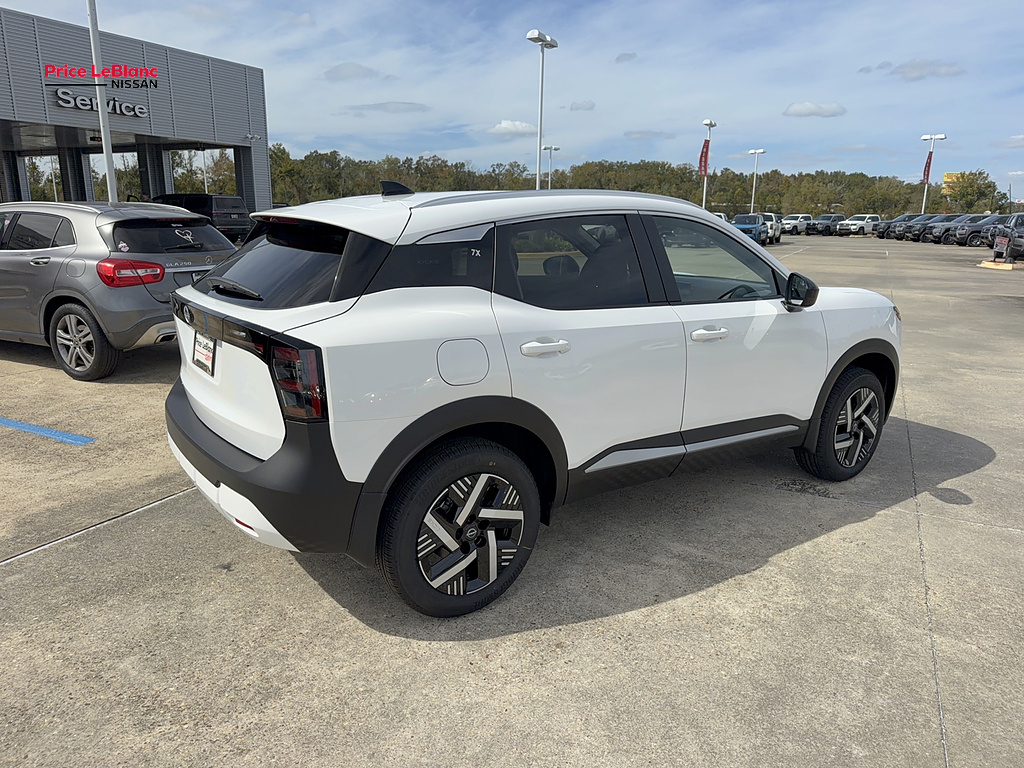 2027 Nissan Kicks photo 10 of 26