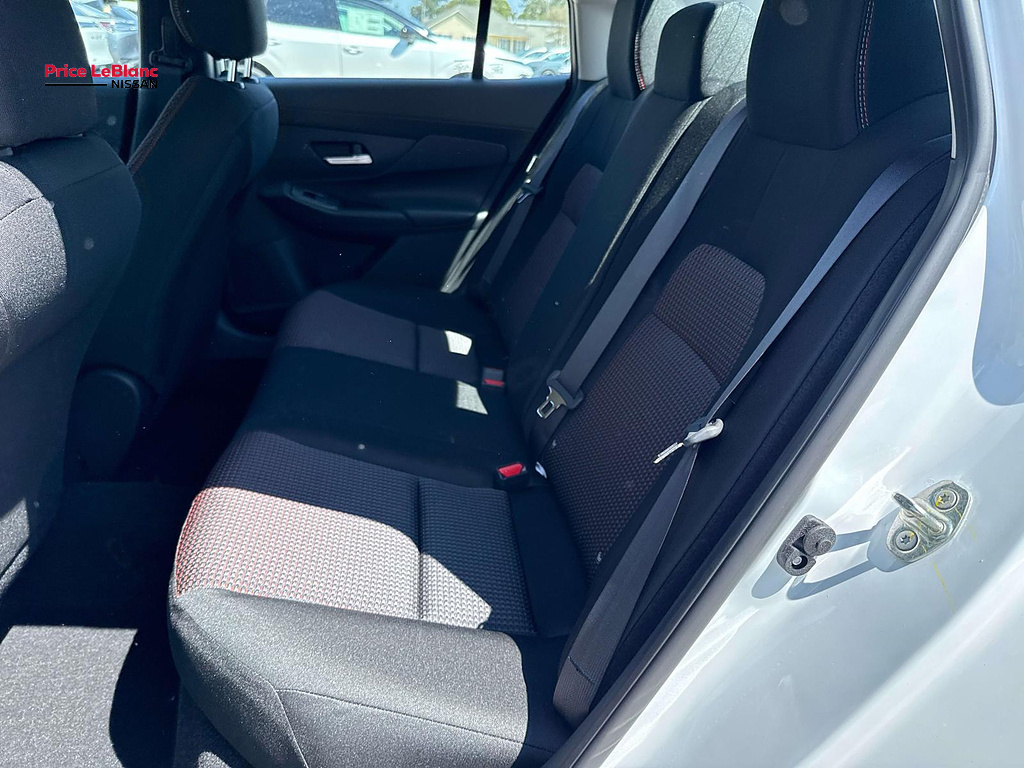 2027 Nissan Sentra photo 7 of 18