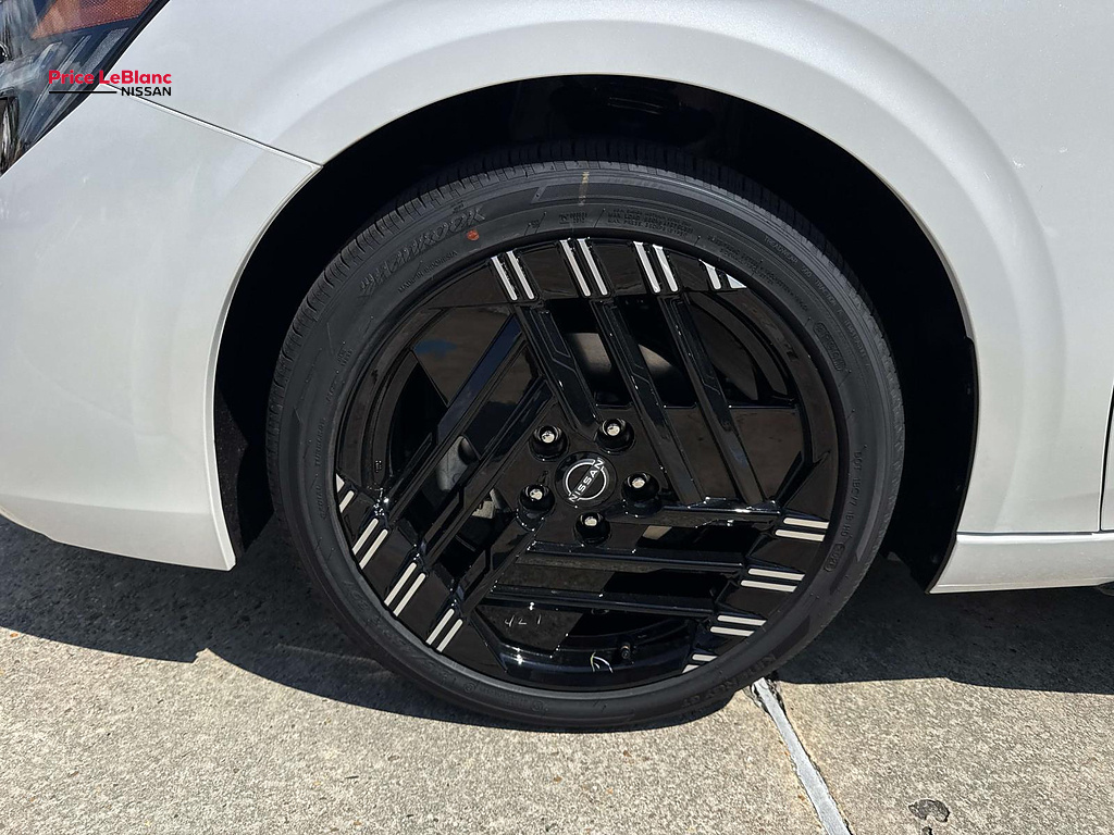 2027 Nissan Sentra photo 4 of 18