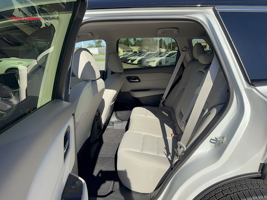 2024 Nissan Rogue photo 15 of 21