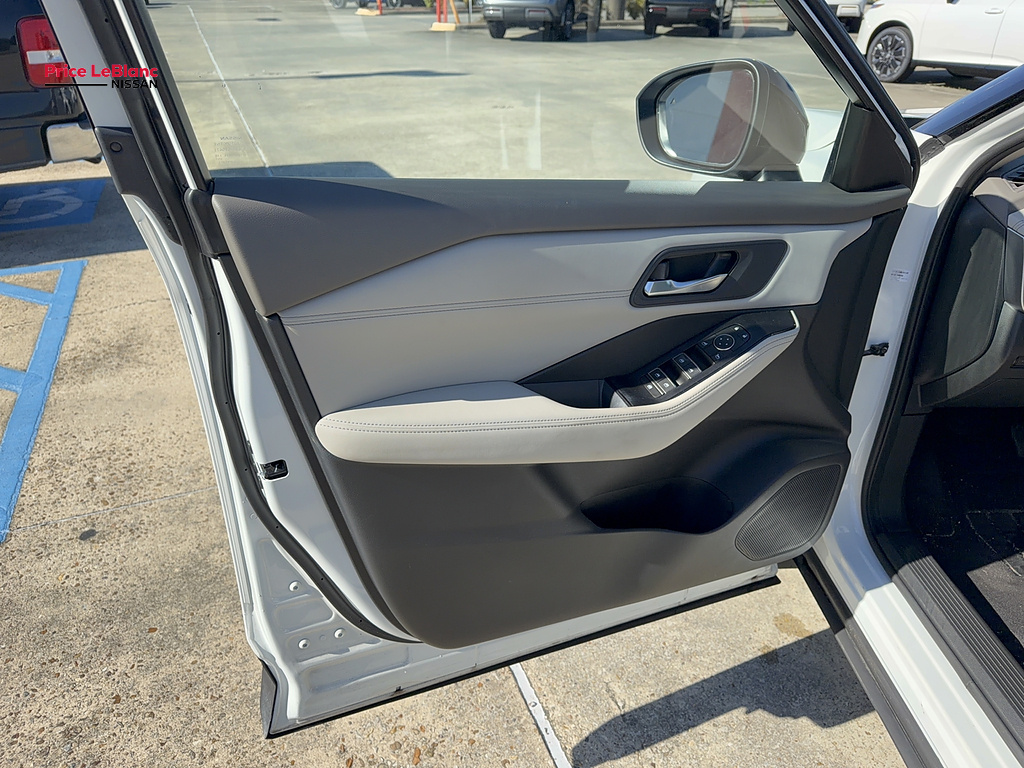 2024 Nissan Rogue photo 13 of 21