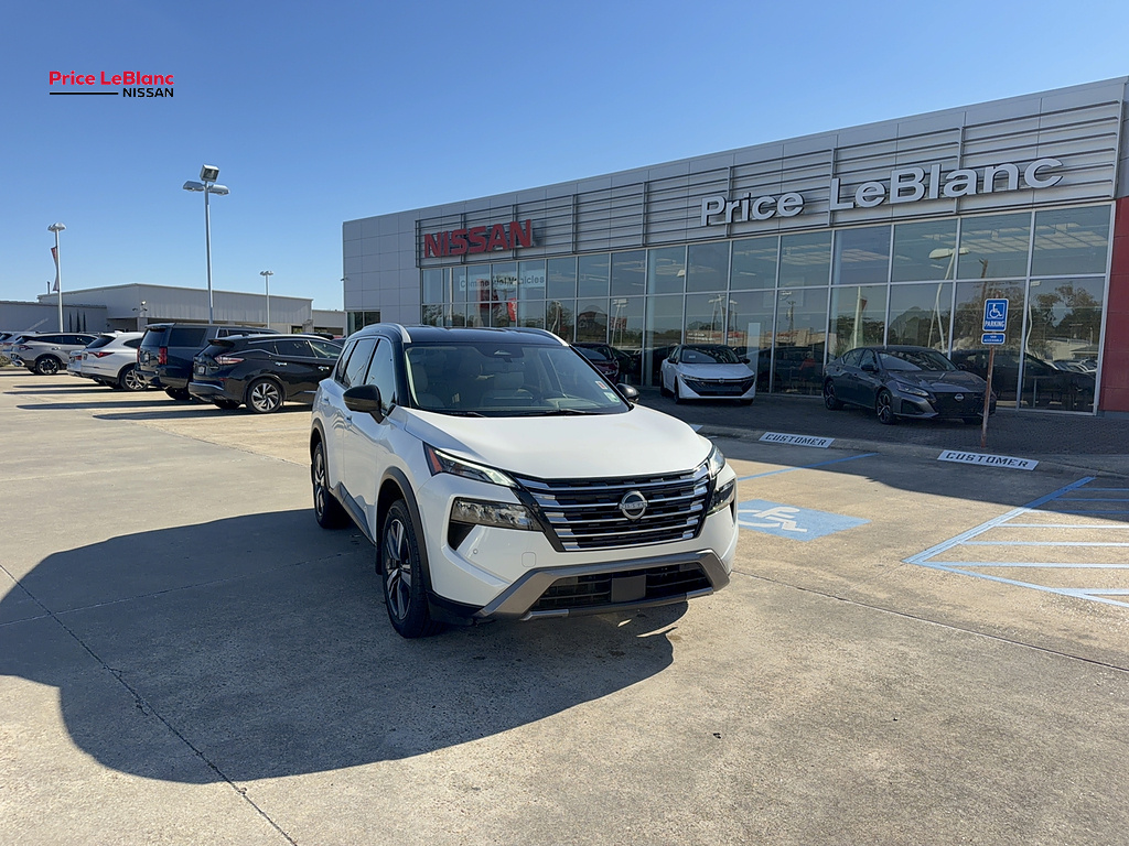 2024 Nissan Rogue photo 2 of 21
