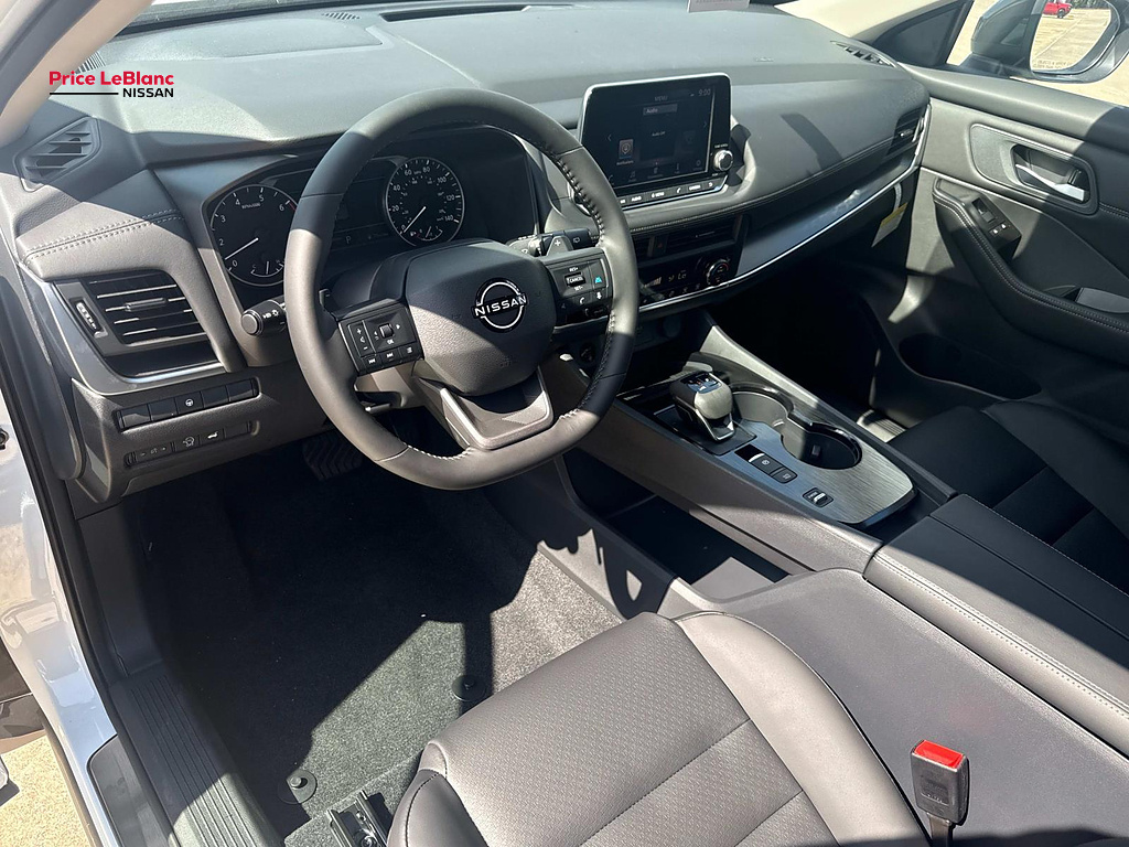 2026 Nissan Rogue photo 11 of 18