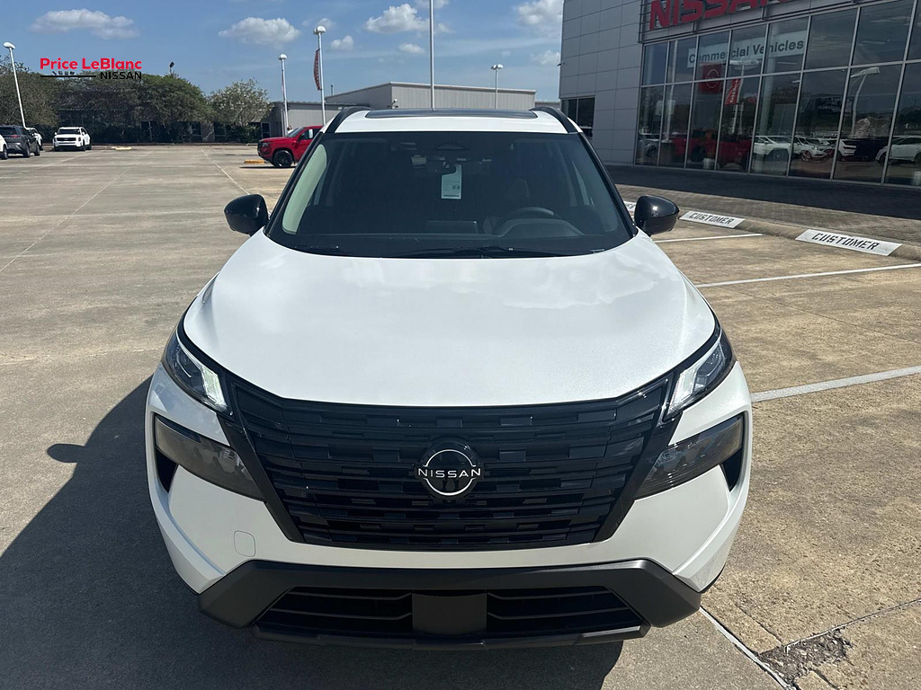 2026 Nissan Rogue photo 2 of 18