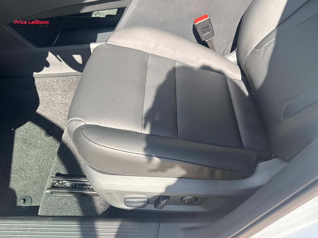 2026 Nissan Rogue photo 10 of 18