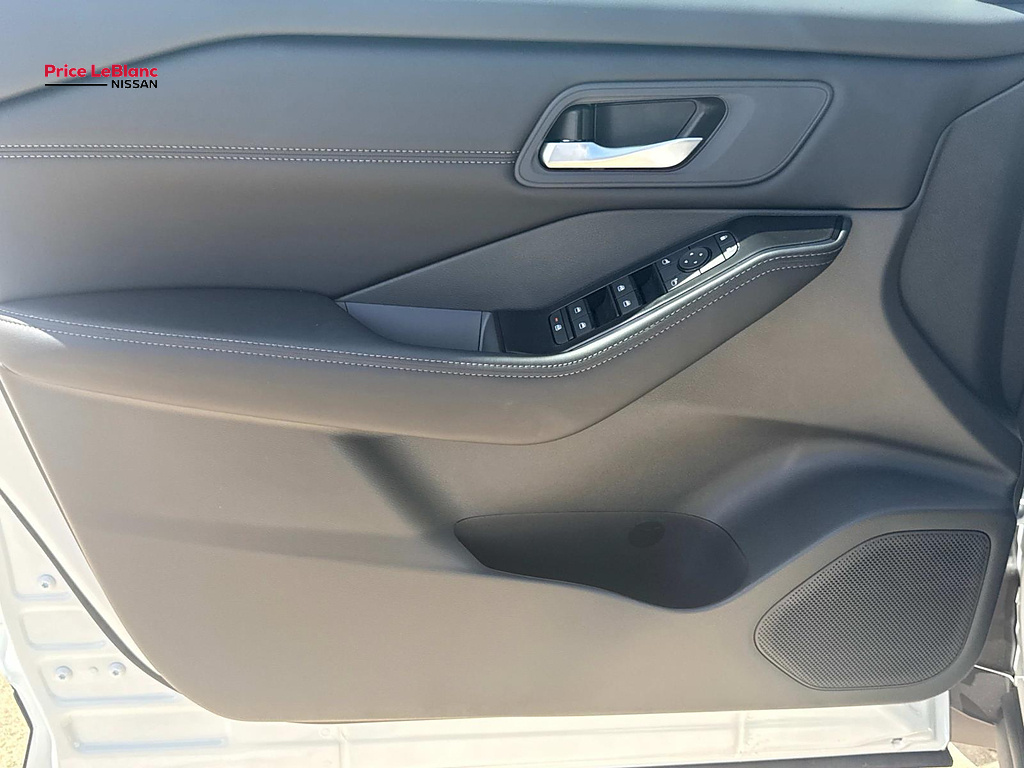 2026 Nissan Rogue photo 12 of 18