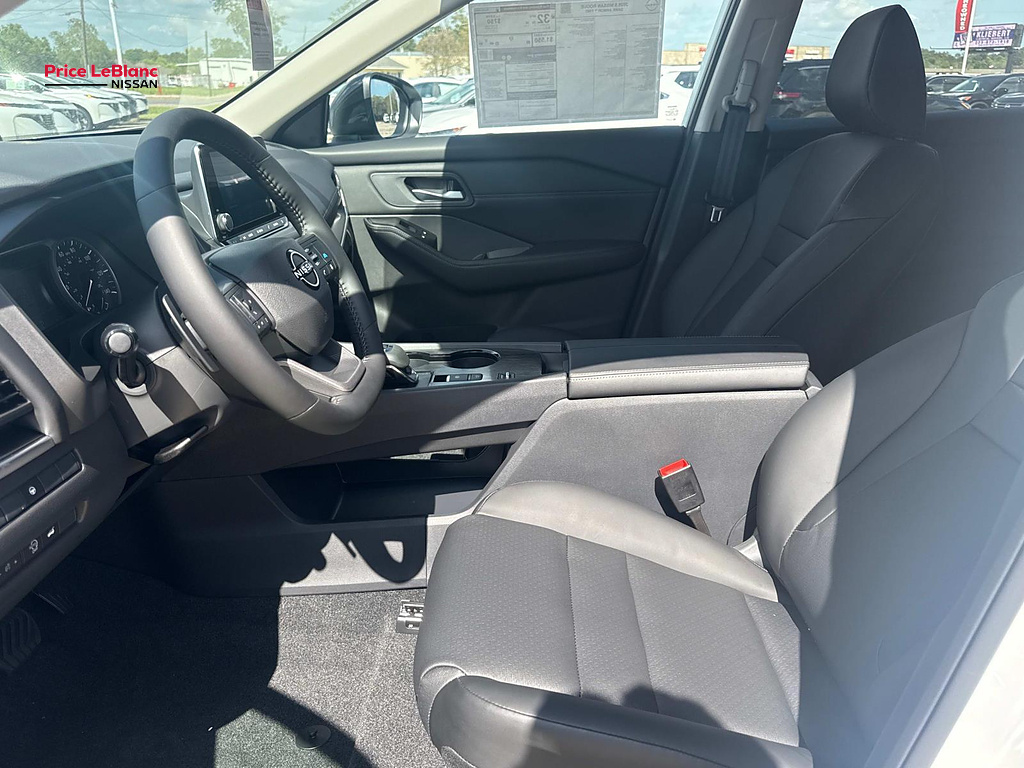 2026 Nissan Rogue photo 9 of 18