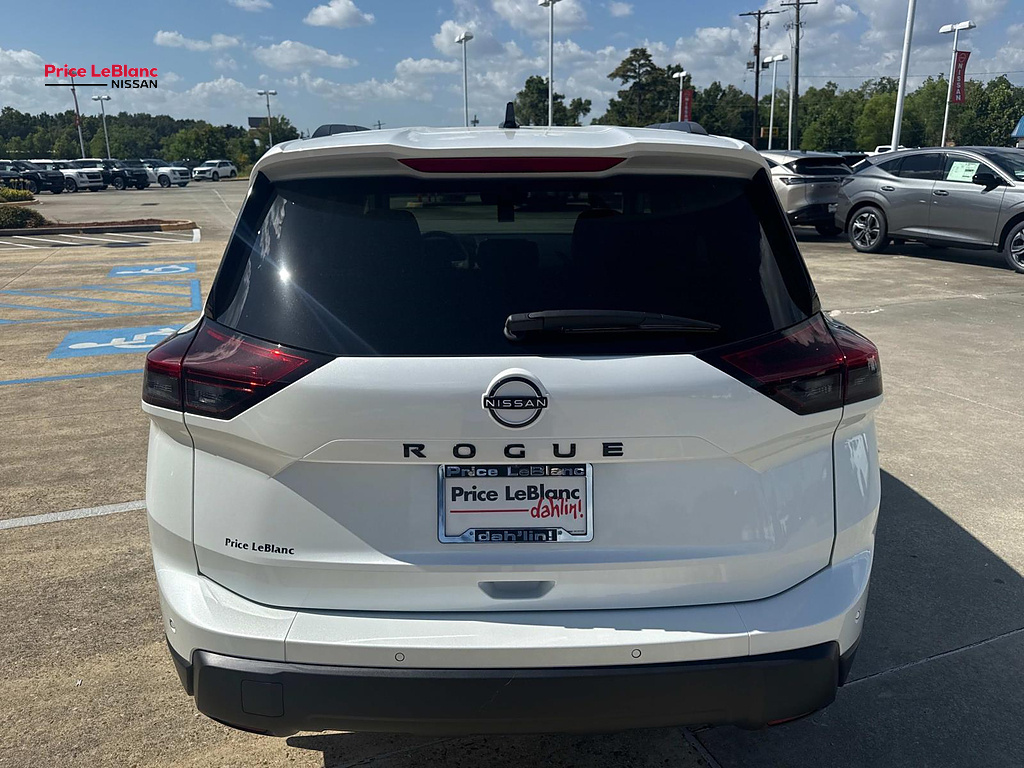 2026 Nissan Rogue photo 6 of 18