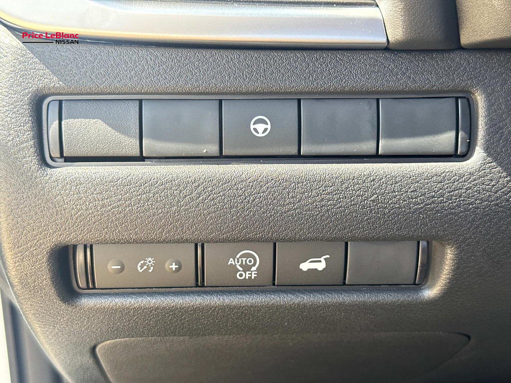 2026 Nissan Rogue photo 14 of 18