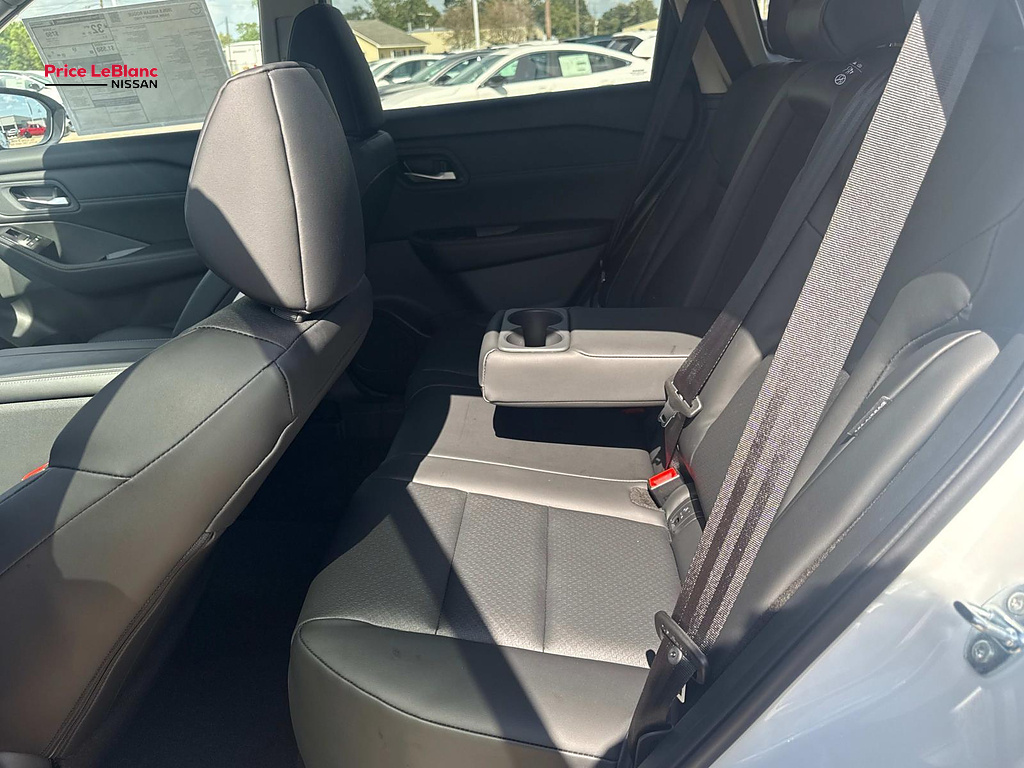 2026 Nissan Rogue photo 8 of 18