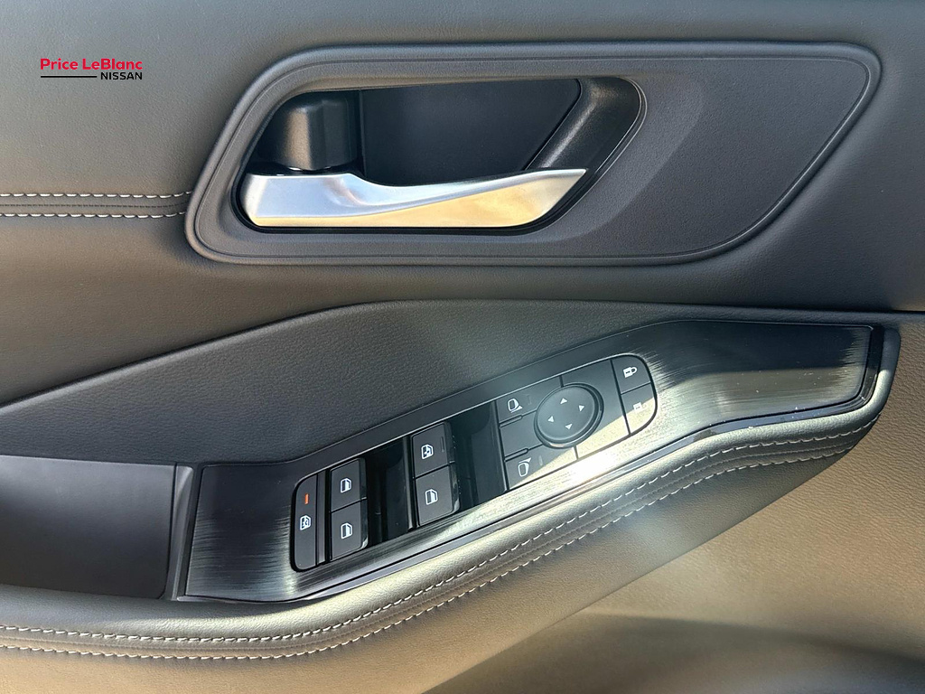 2026 Nissan Rogue photo 13 of 18