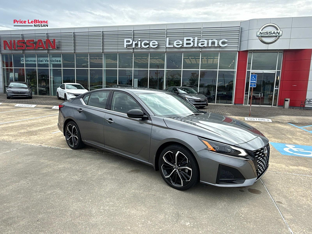 2023 Nissan Altima 2.5 SR Gun Metallic at Price LeBlanc Nissan