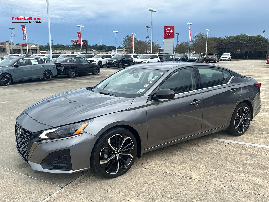 2023 Nissan Altima 2.5 SR Gun Metallic at Price LeBlanc Nissan