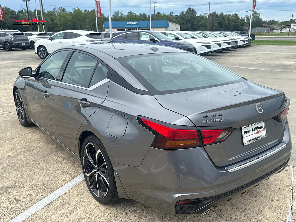 2023 Nissan Altima 2.5 SR Gun Metallic at Price LeBlanc Nissan