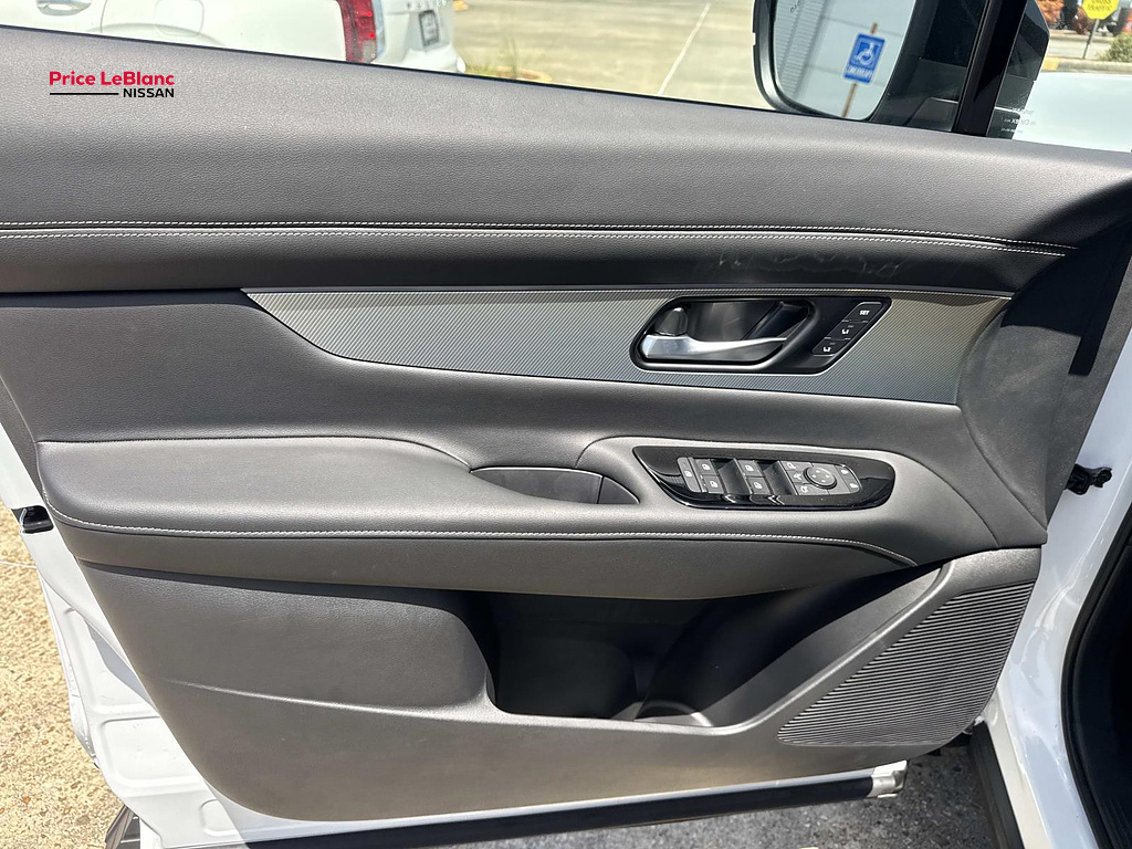 2026 Nissan Murano Platinum Everest White Pearl Tricoat/Super Black at Price LeBlanc Nissan