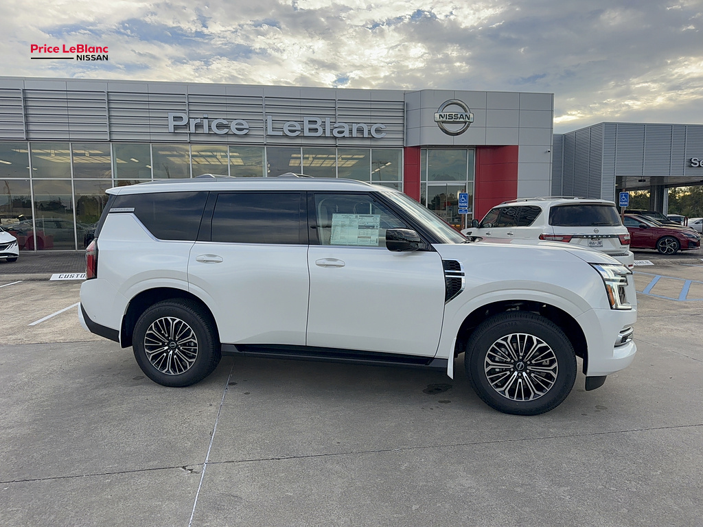2026 Nissan Armada photo 2 of 32