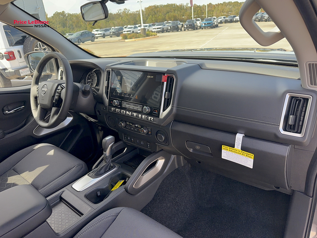 2027 Nissan Frontier photo 11 of 19