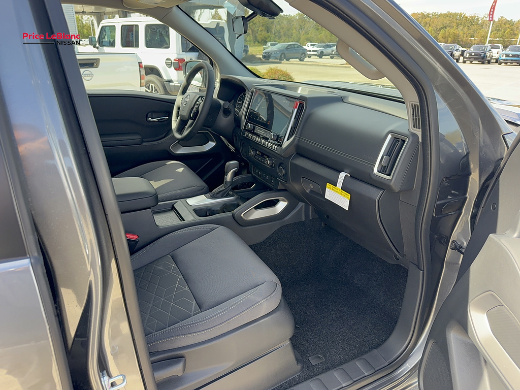 2027 Nissan Frontier photo 10 of 19