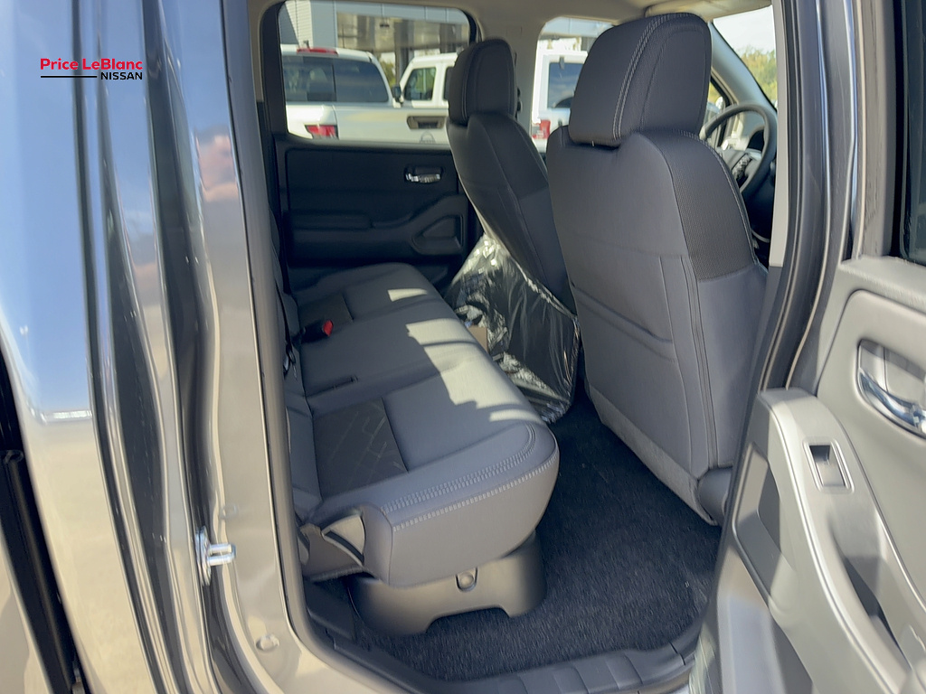 2027 Nissan Frontier photo 13 of 19