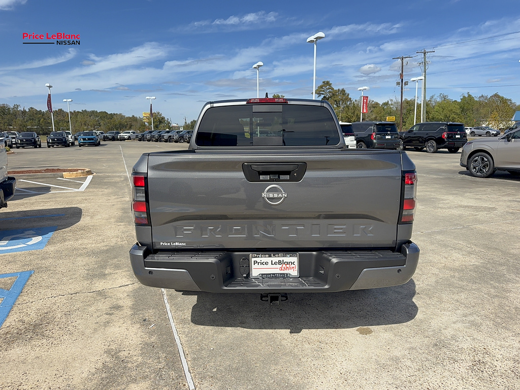 2027 Nissan Frontier photo 5 of 19