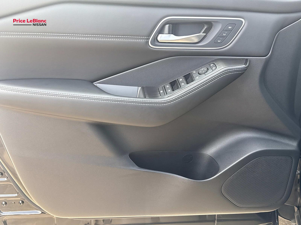 2026 Nissan Rogue Platinum Super Black at Team Honda