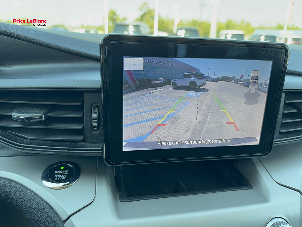 2021 Ford Explorer photo 16 of 17