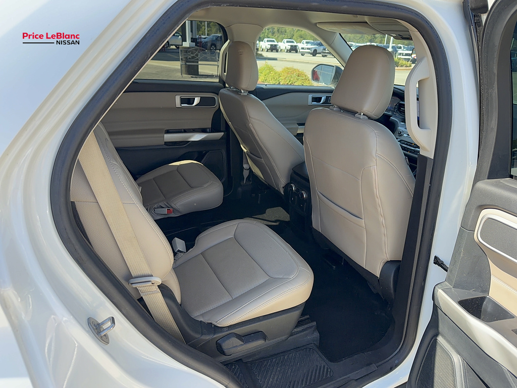 2021 Ford Explorer photo 11 of 17