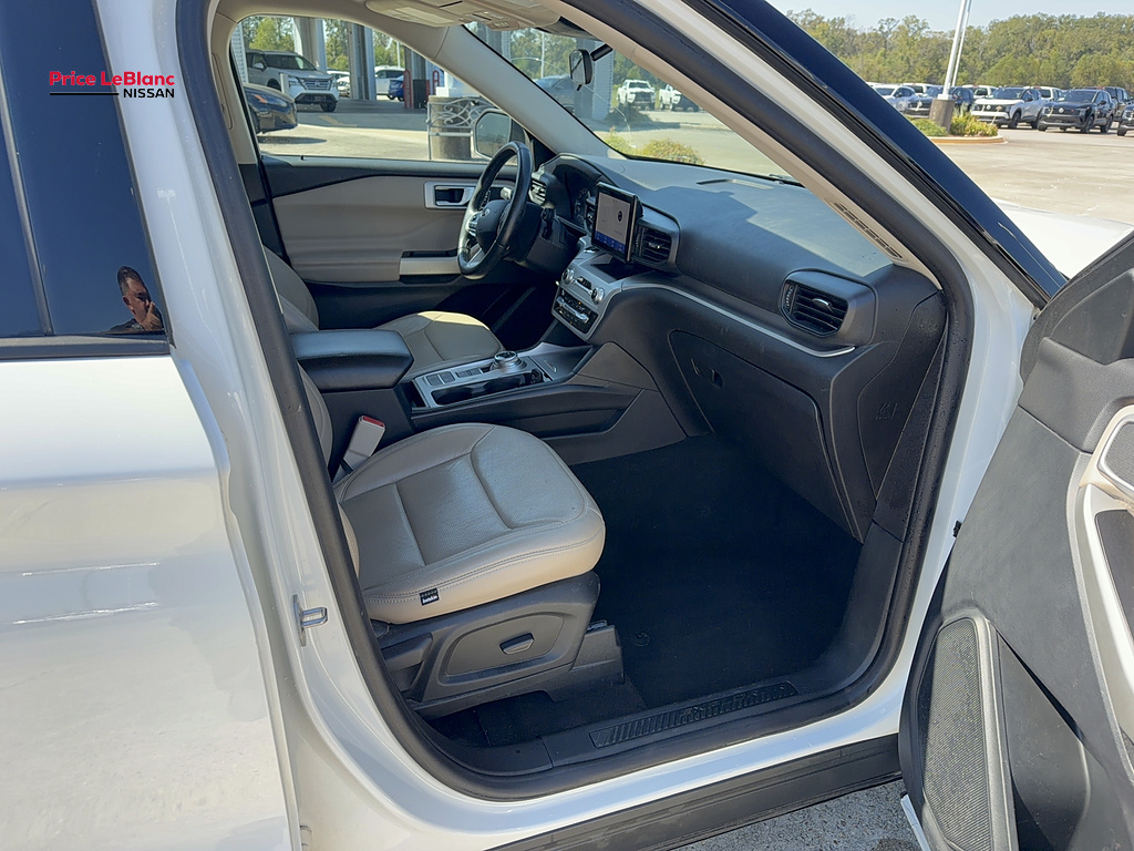 2021 Ford Explorer photo 10 of 17