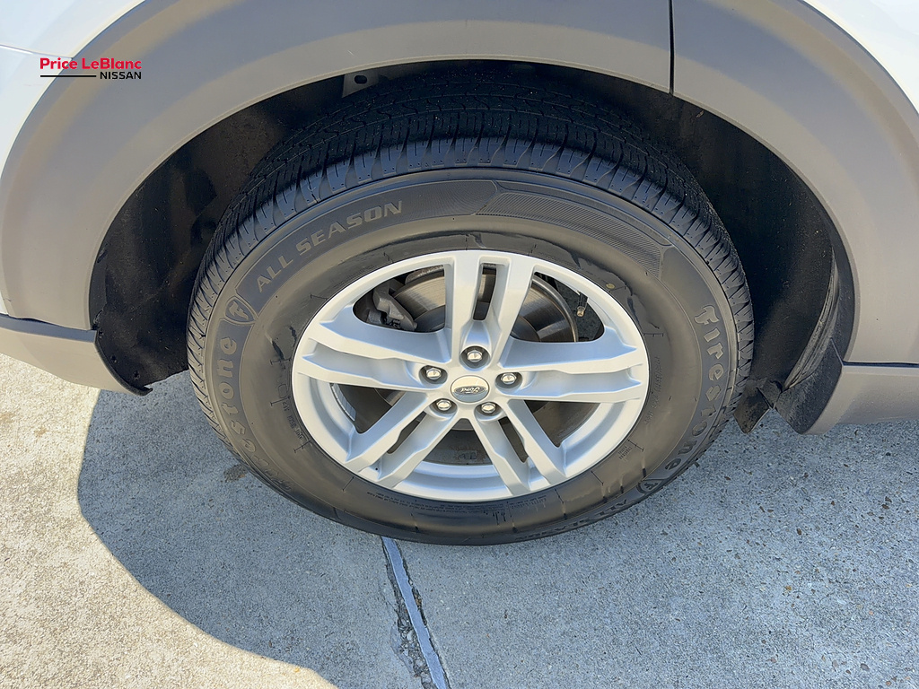 2021 Ford Explorer photo 8 of 17