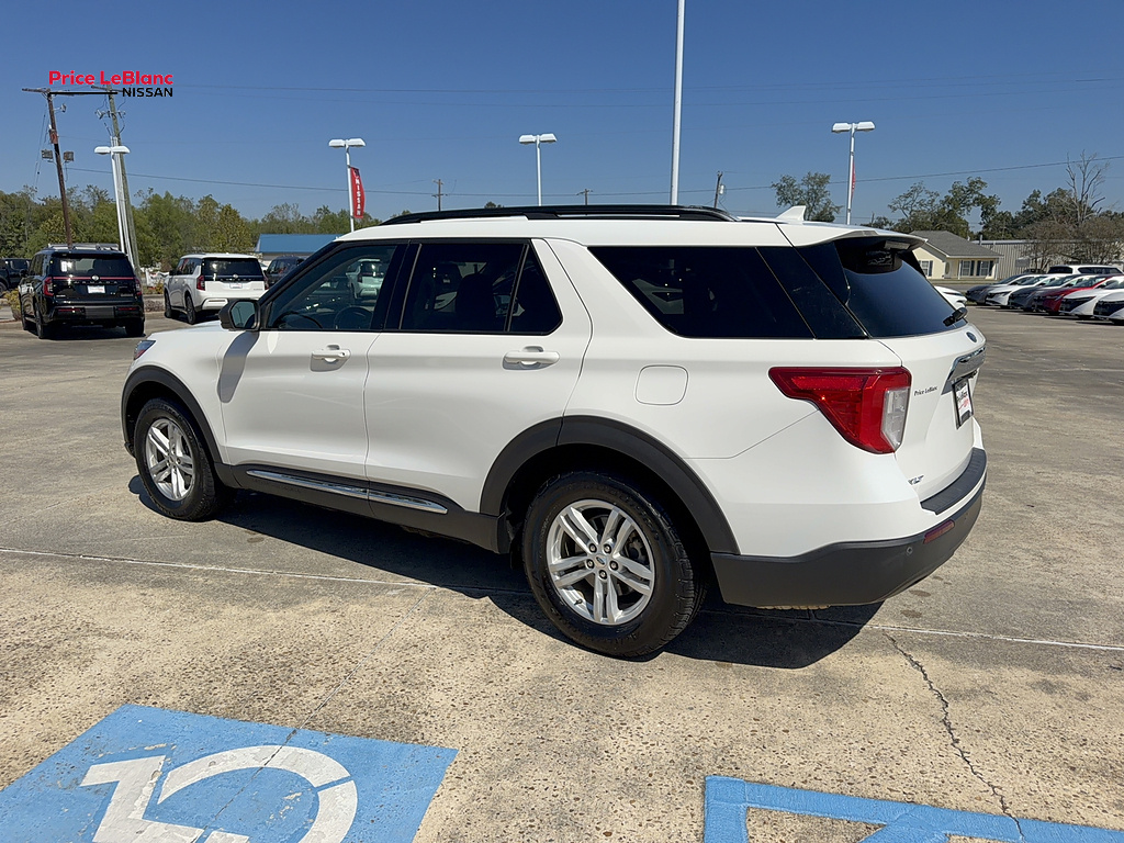 2021 Ford Explorer photo 6 of 17