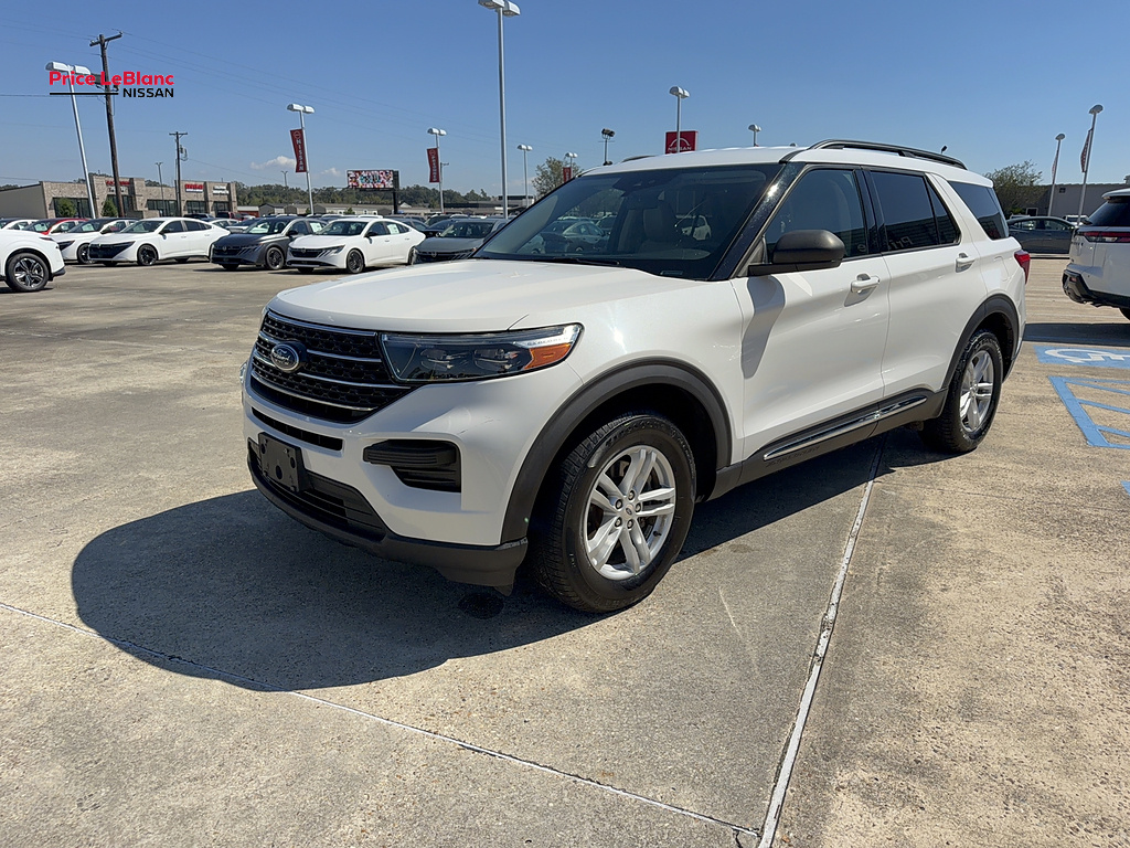 2021 Ford Explorer photo 4 of 17