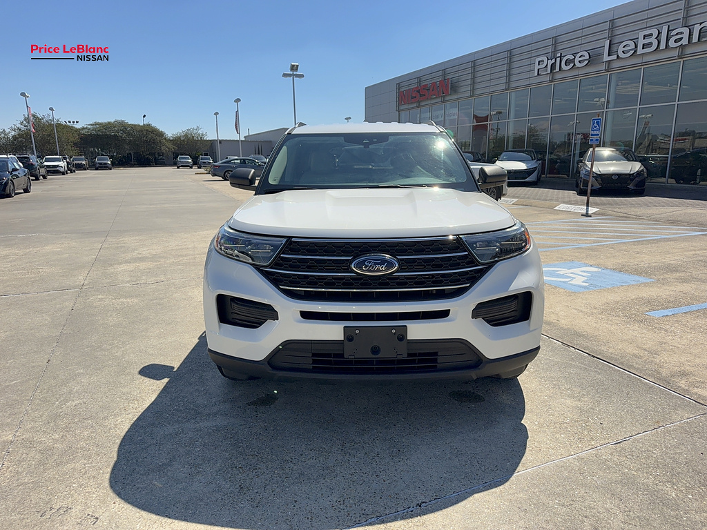2021 Ford Explorer photo 3 of 17